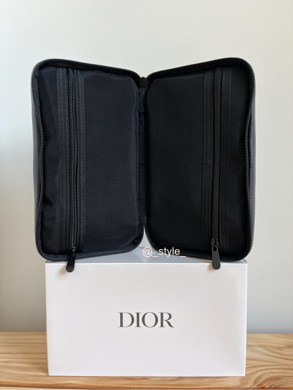 Dior Dark Navy Travel Pouch - Picture 4 of 5